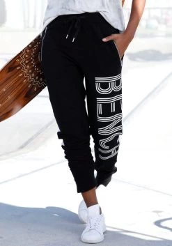 S.Oliver RED LABEL Beachwear Triangel-bikinitop AZALEA In Tropische Print 35 S.Oliver RED LABEL Beachwear Triangel-bikinitop AZALEA In Tropische Print -Beste Bikini Winkel bench sweatbroek met logoprint zwart 2