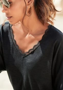 Venice Beach Bustierbikini Met In Kleur Afgestemde Details -Beste Bikini Winkel lascana shirt met 3 4 mouwen met fijne kant bij de hals zwart 1