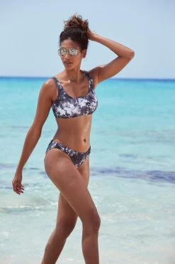 Vivance Beugelbikinitop In Bandeaumodel Leilani In Gedraaide Look -Beste Bikini Winkel venice beach bikinibroekje luna in batik look zwart 7